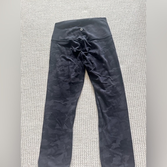 Women’s Lululemon High Rise Align Crop Yoga Pants - Picture 2 of 4